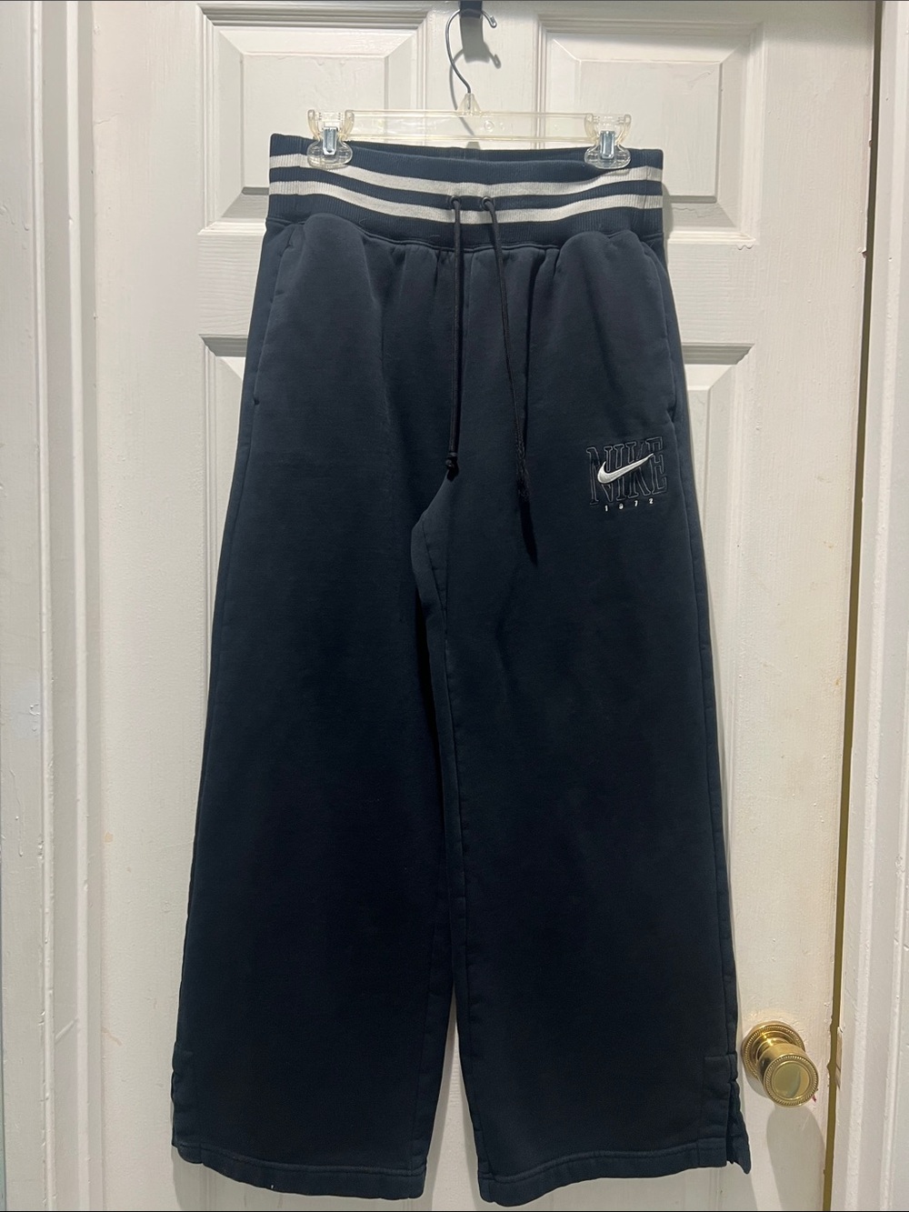 Nike Unisex Black  Wide-Leg Sweatpants with Striped Waistband